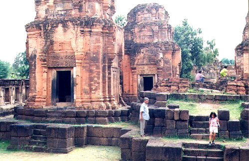 2prasat-2-inside.jpg - 59897 Bytes