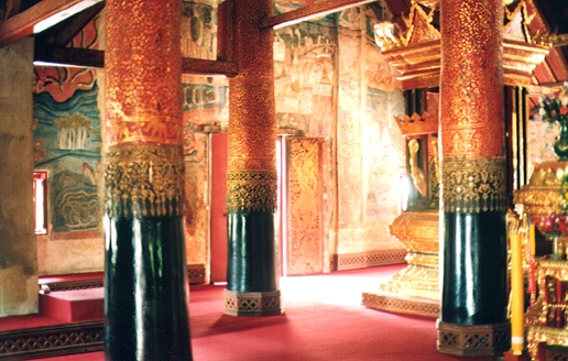 Inside Wat Phumin